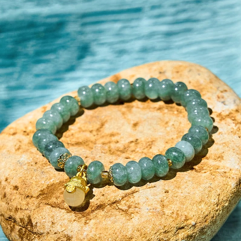 Cyan Jade Lucky Cat Beads Healing Bracelet - Green Stone Closeup Detail View