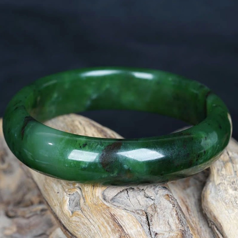 Hetian cyan jade bangle smooth glossy edge natural stone characteristics