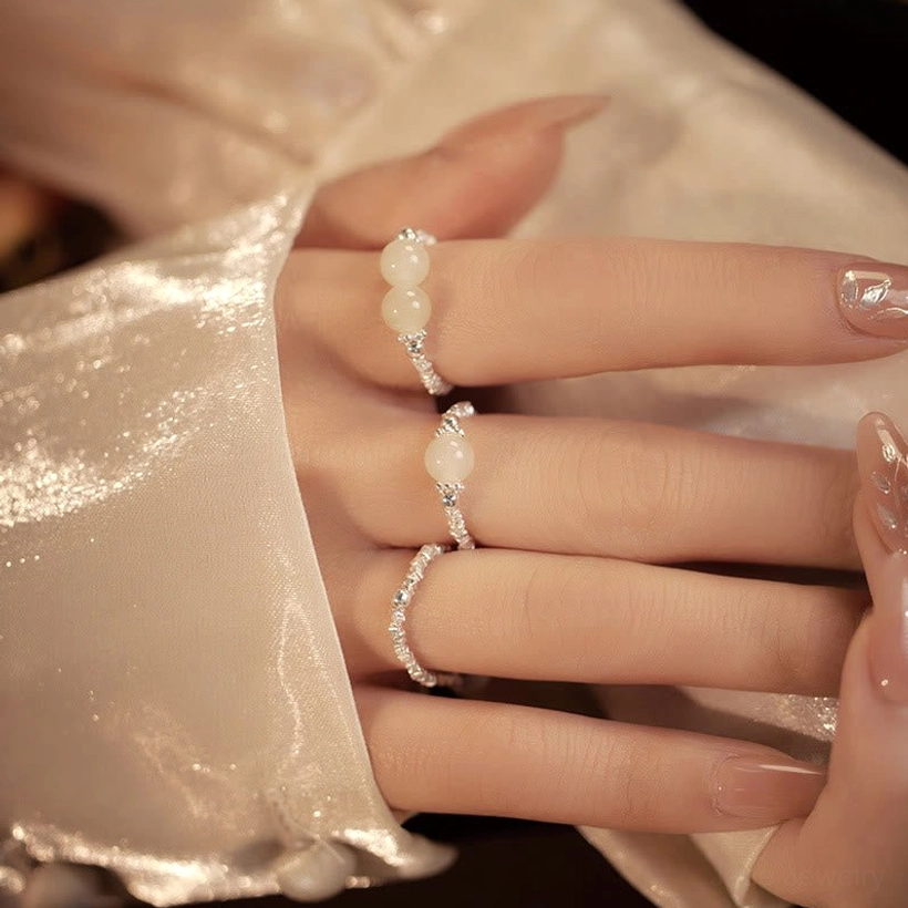Hetian jade elastic ring size guide - adjustable fit demonstration for all finger sizes