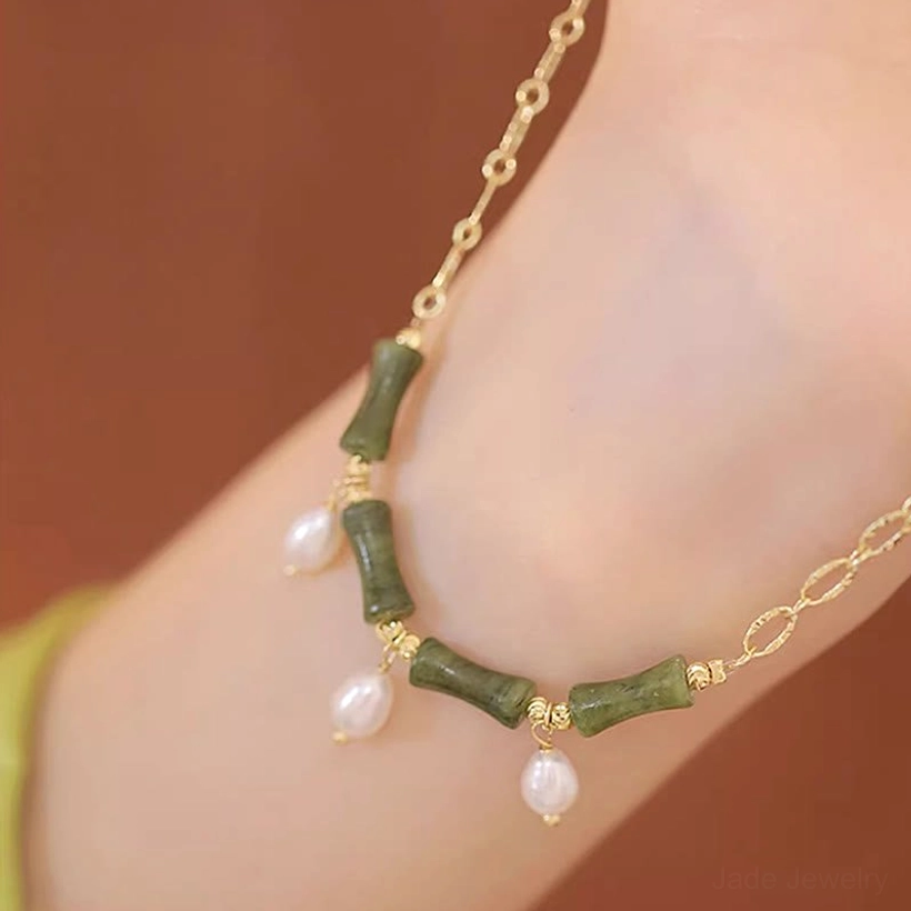 Woman wearing Tianshan jade bamboo pearl necklace on clavicle with white shirt
