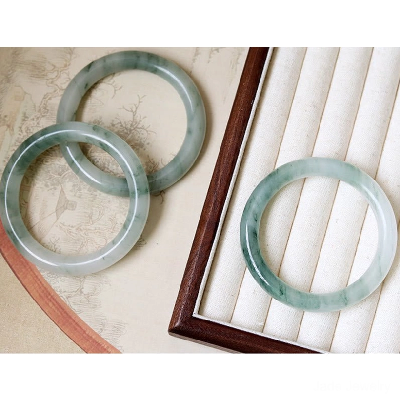 How to wear jade bangle bracelet step-by-step guide showing proper fitting technique and palm measurement method for perfect size