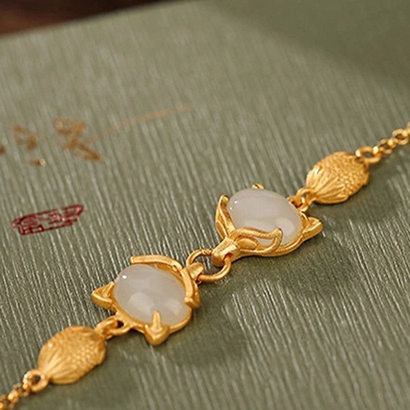 Hetian jade fox bracelet packaging presentation with protective charm and adjustable design detail
