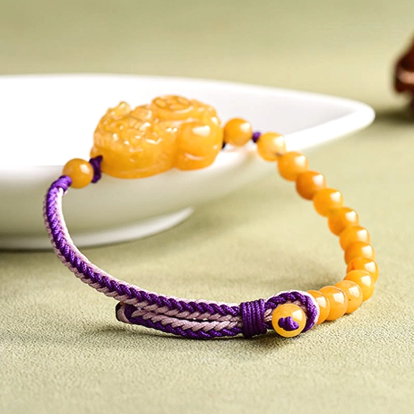 Jade Pi Xiu wealth bracelet side view displaying adjustable toggle knot and carved prosperity charm